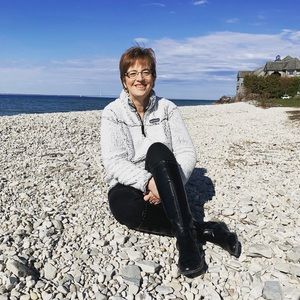 Meet your Posher, Julie